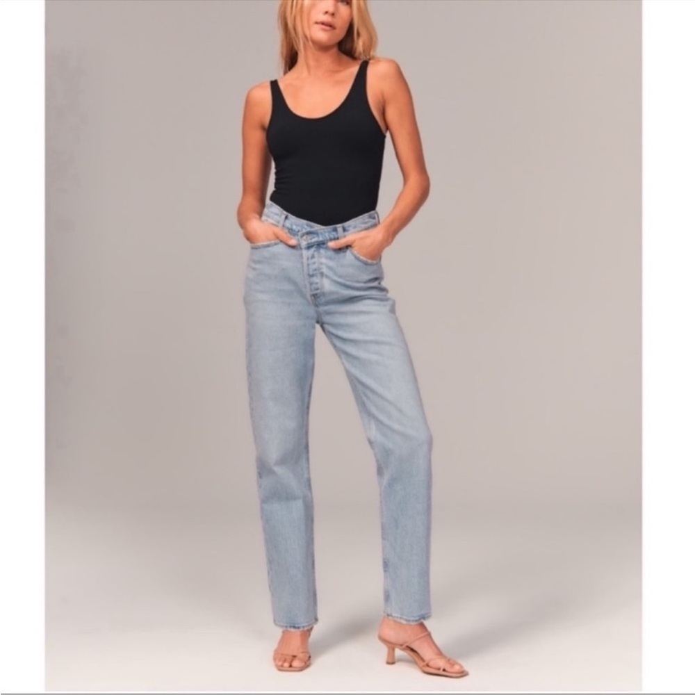 Abercrombie & Fitch the dad high rise crossover light wash jean 26/2 Long